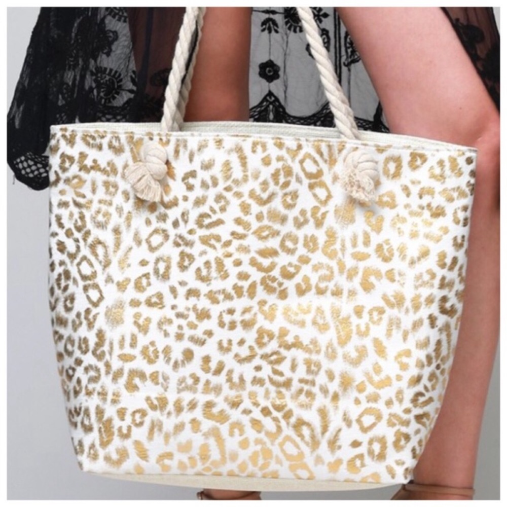 🎉HP🎉Gold Metallic Leopard Tote Bag!! - Picture 3 of 3